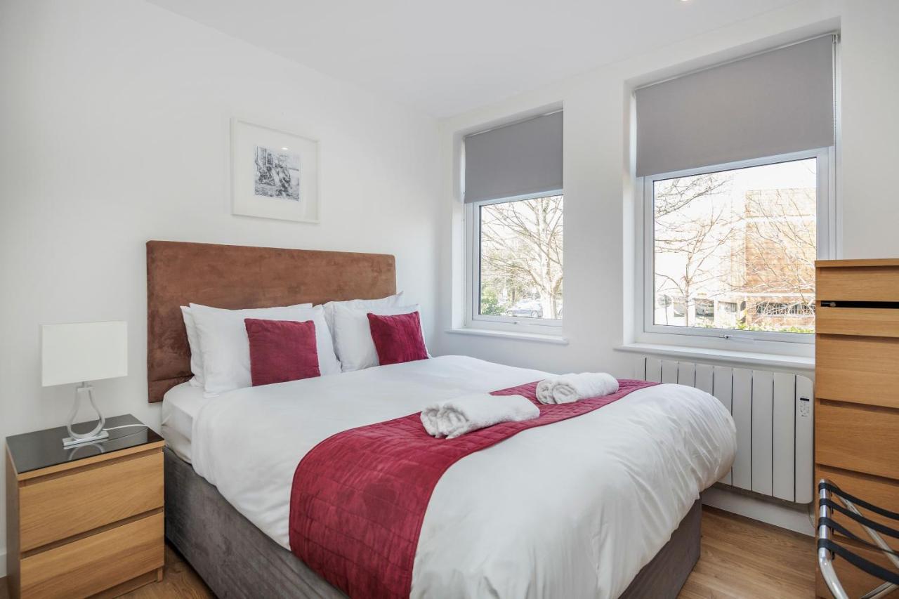 Roomspace Serviced Apartments - Swan House Leatherhead Eksteriør billede