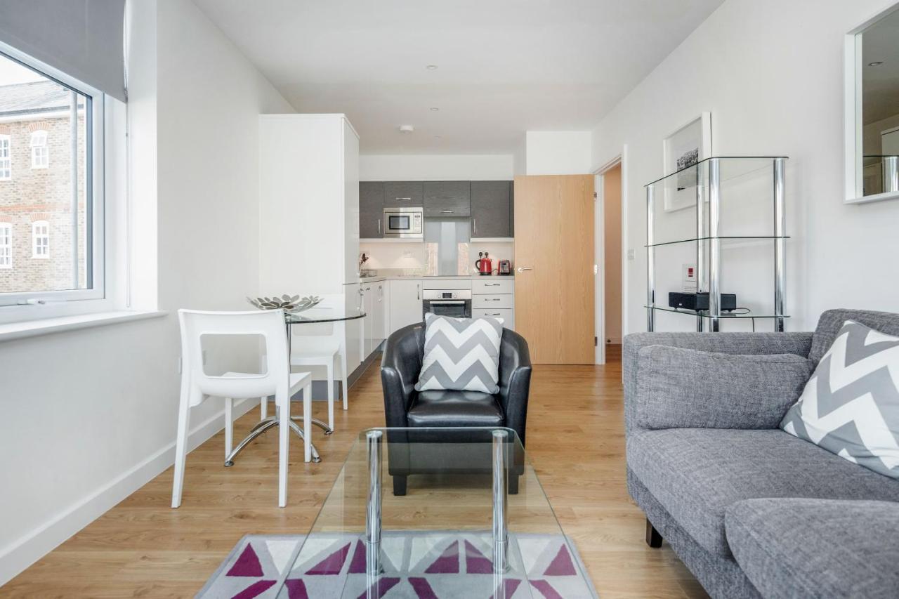 Roomspace Serviced Apartments - Swan House Leatherhead Eksteriør billede