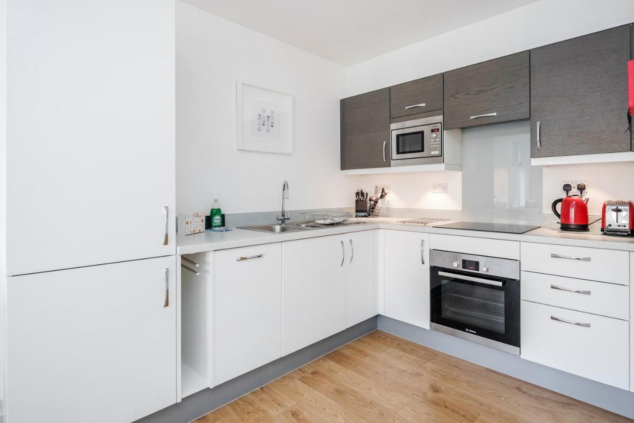 Roomspace Serviced Apartments - Swan House Leatherhead Eksteriør billede